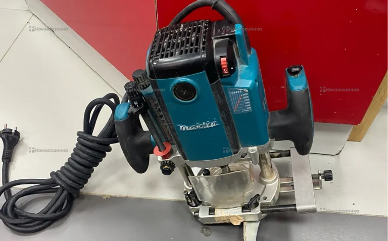 фрезер ручной Makita RP2300FC