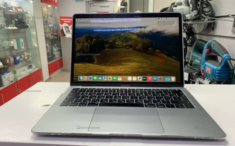 Ноутбук  Apple Macbook 13 2019 retina