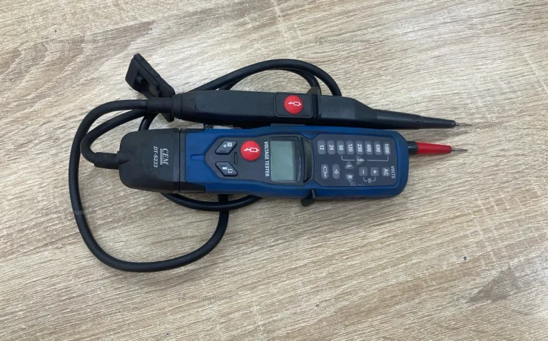 Voltage tester