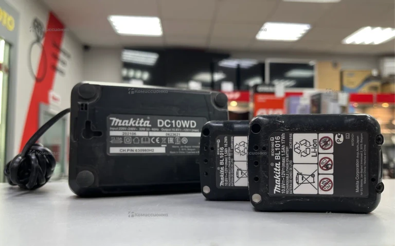 Зарядная станция Makita + 2 аккумулятора 12V 1,5 A