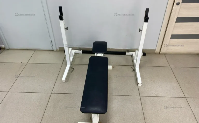 Скамья и стойки для жима и приседа