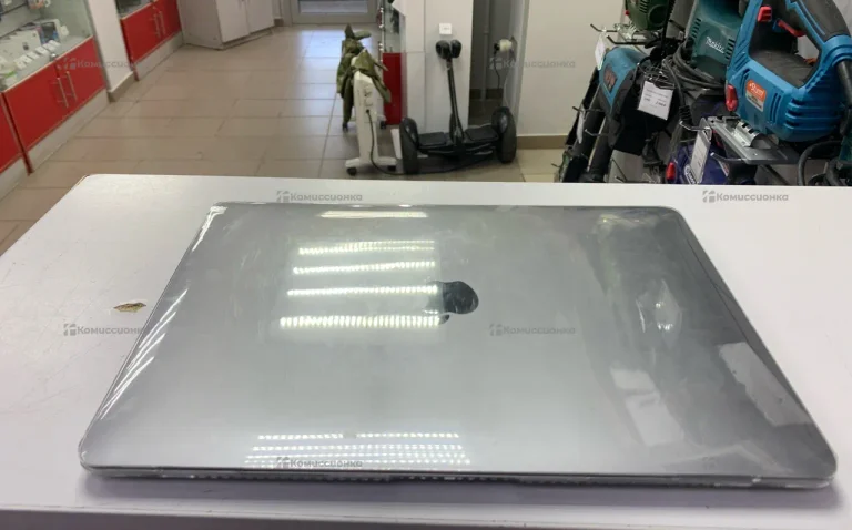 Ноутбук  Apple Macbook 13 2019 retina