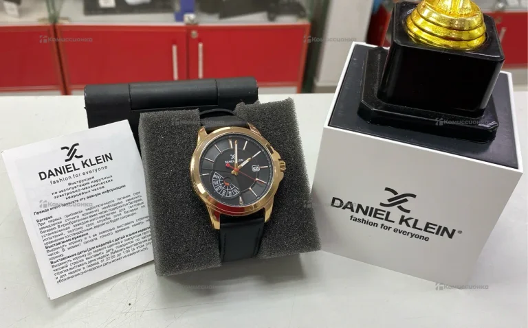 Часы  Daniel Kleni