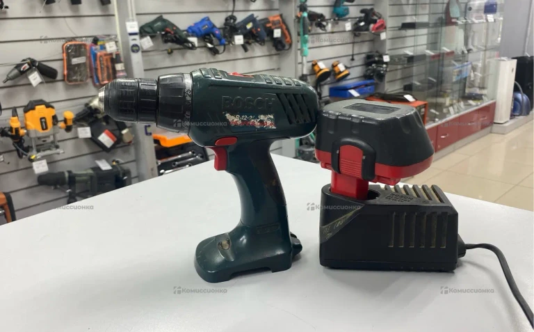 Дрель-шуруповерт Bosch GSR 12 V 2008 2.0Ah