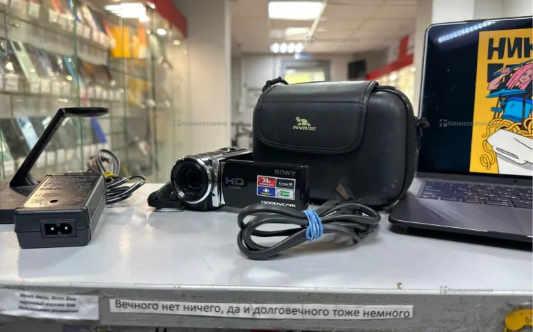 Видеокамера  Sony HDR CX200E