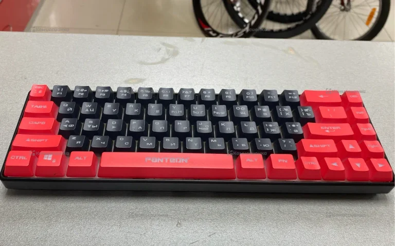 Игровая мембранная PANTEON M2 Grey-Red