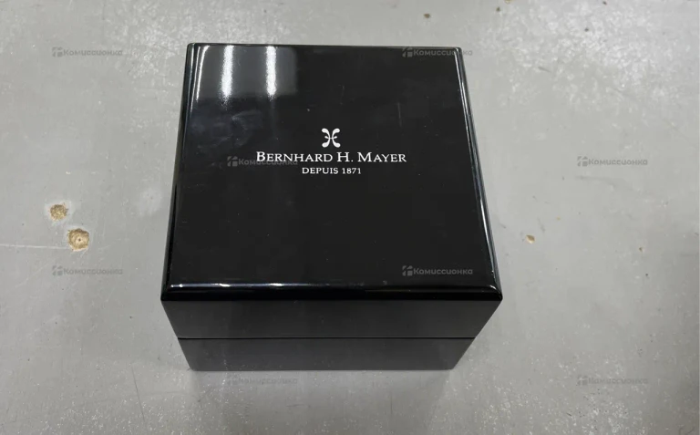 Часы  Bernard h maer