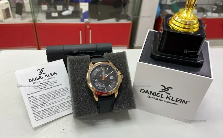 Часы  Daniel Kleni