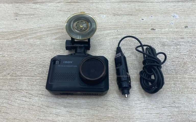 Видеорегистратор  антирадар IBox F5 Slim Signature