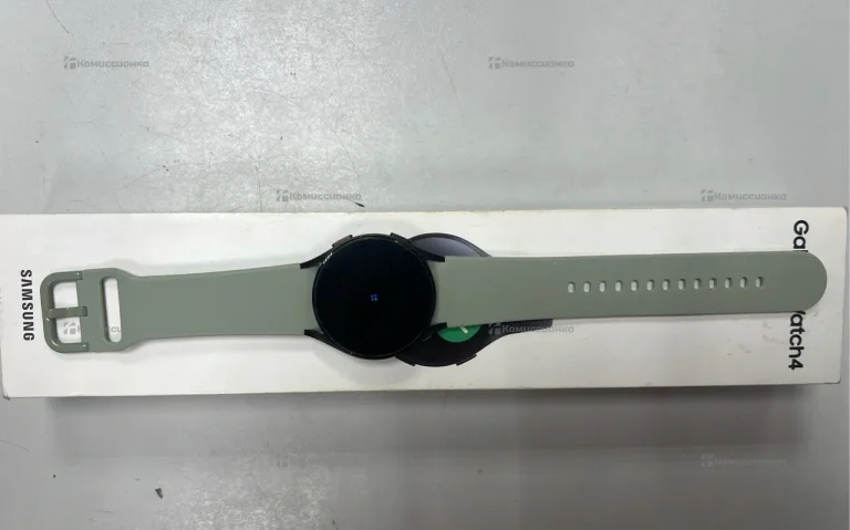 Часы  Samsung Galaxy Watch 4