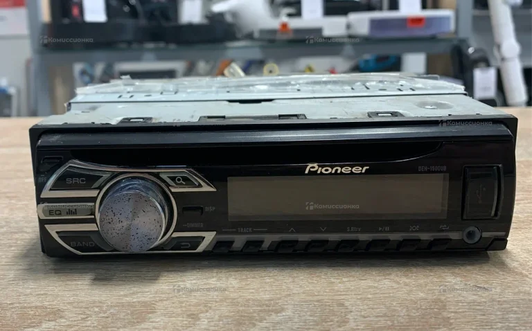 Автомагнитола  Puoneer DEH-1500UB