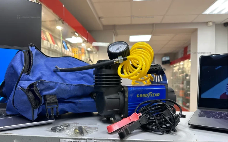 Компрессор автомобильный GOODYEAR GY-50L с фонаре