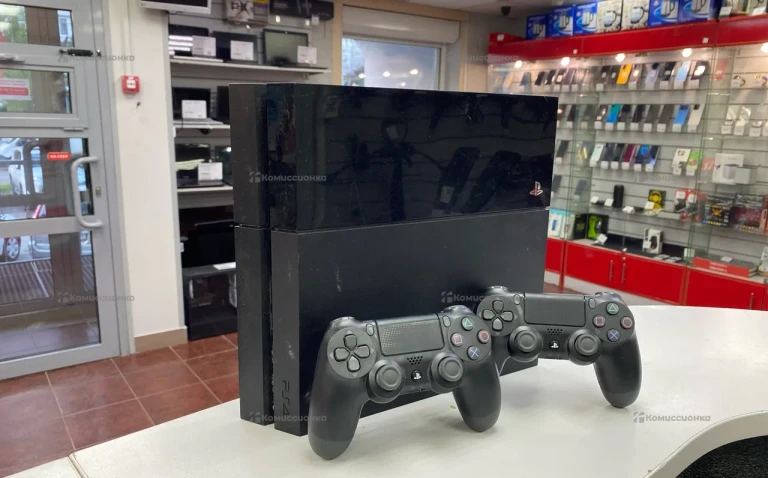 Приставка Sony PlayStation 4