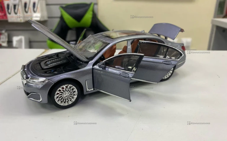 Машинка BMW v12