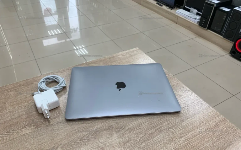 Ноутбук  MacBook Air M1 A2337