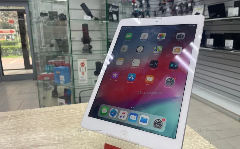 Планшет Apple iPad Air 32Gb Wi-Fi
