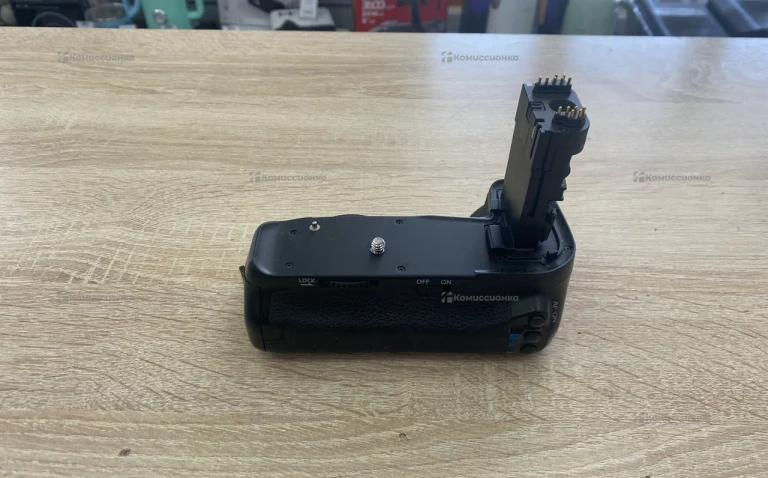 Vertical battery grip