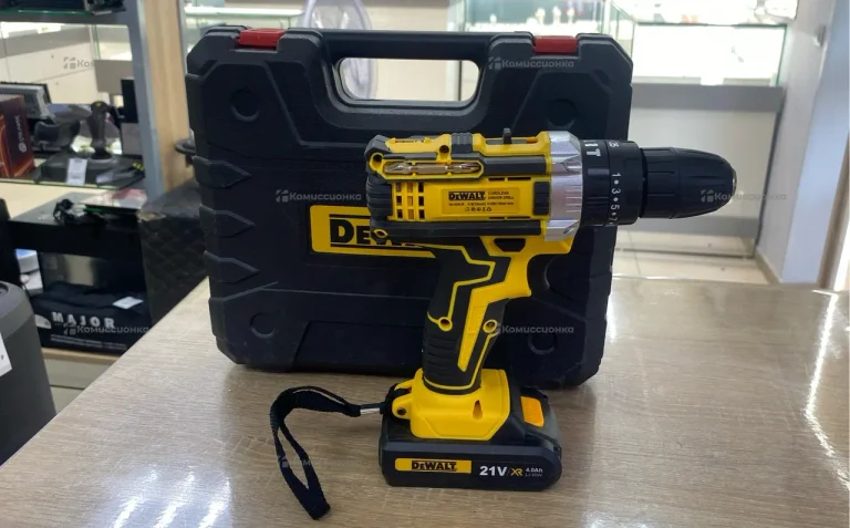 шуруповерт Dewalt 21v