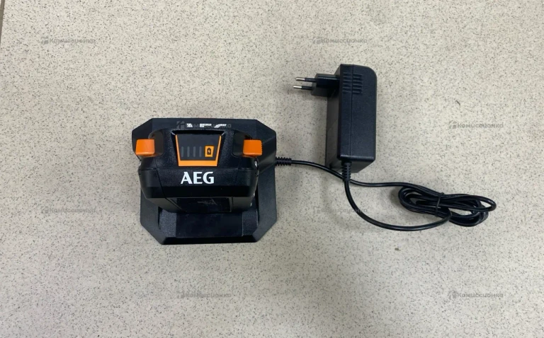 Зарядное устройство с аккумулятором AEG L1820S