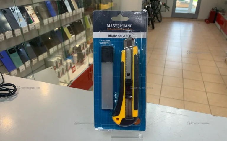 Канцелярский нож MasterHand выдвижной с лезвиями