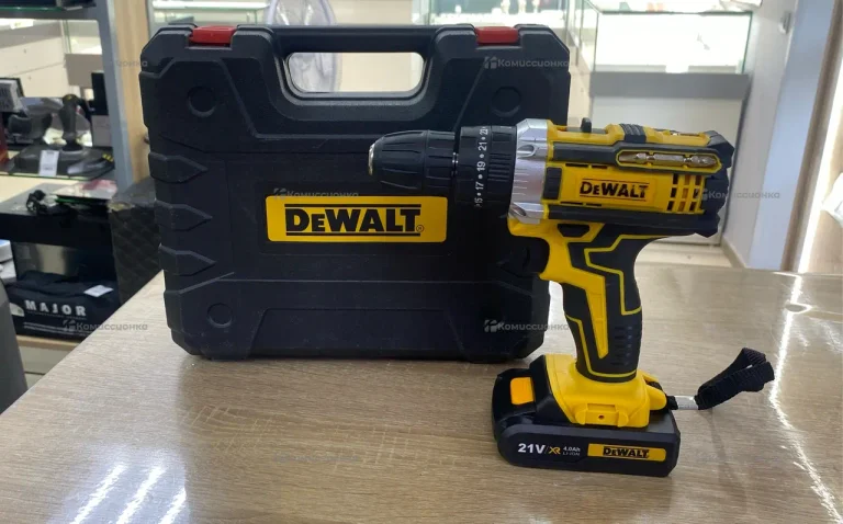 шуруповерт Dewalt 21v