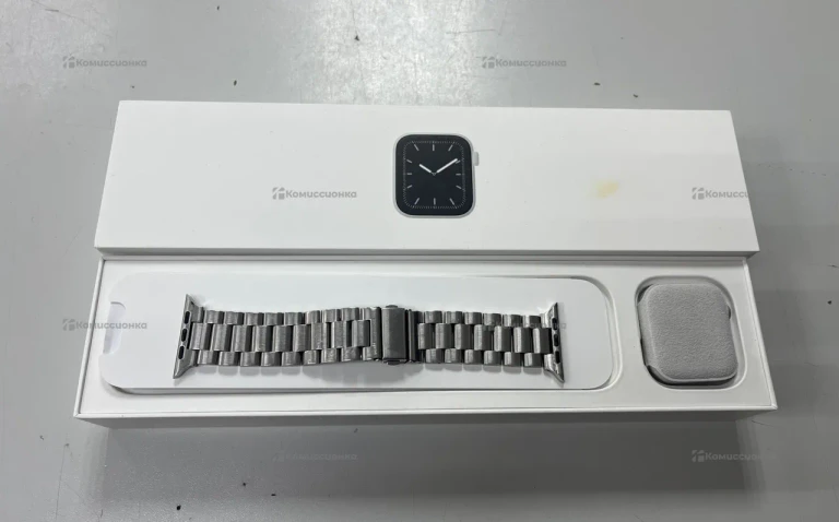 Часы Apple Watch 5 44mm