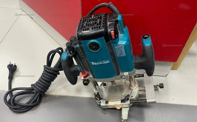 фрезер ручной Makita RP2300FC